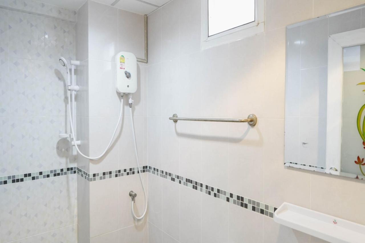 RoomQuest Suvarnabhumi Ladkrabang 42 Bangkok Bagian luar foto