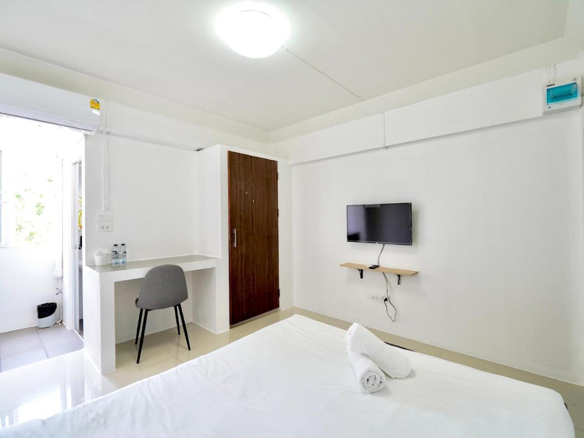 RoomQuest Suvarnabhumi Ladkrabang 42 Bangkok Bagian luar foto